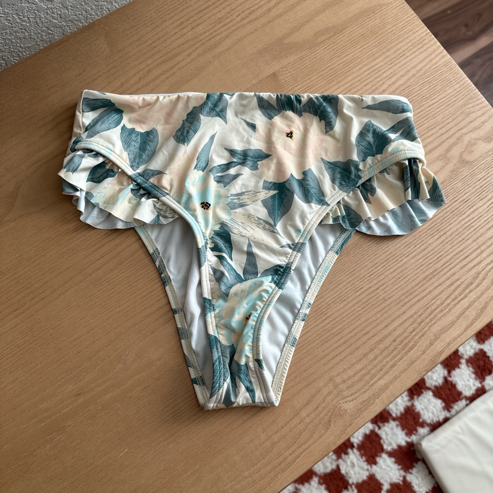 Billabong x salty blonde bottoms